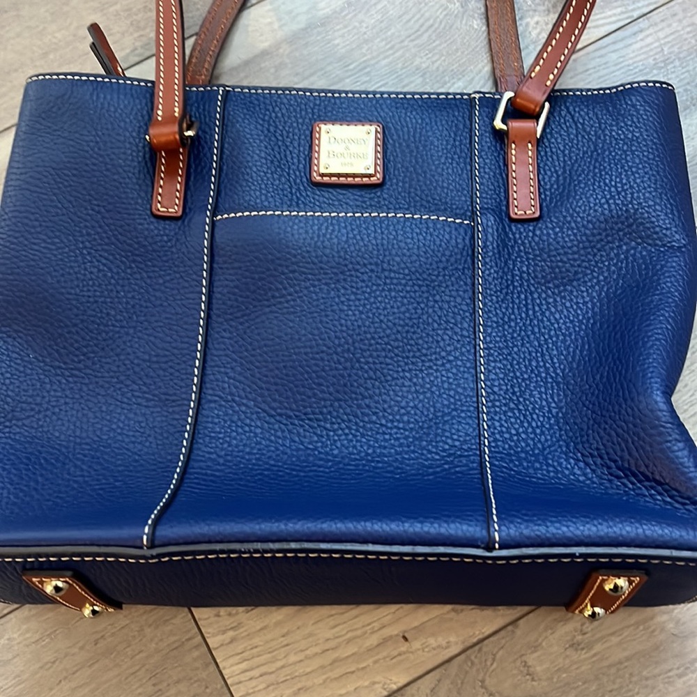 Dooney & Bourke tote - Picture 2 of 13